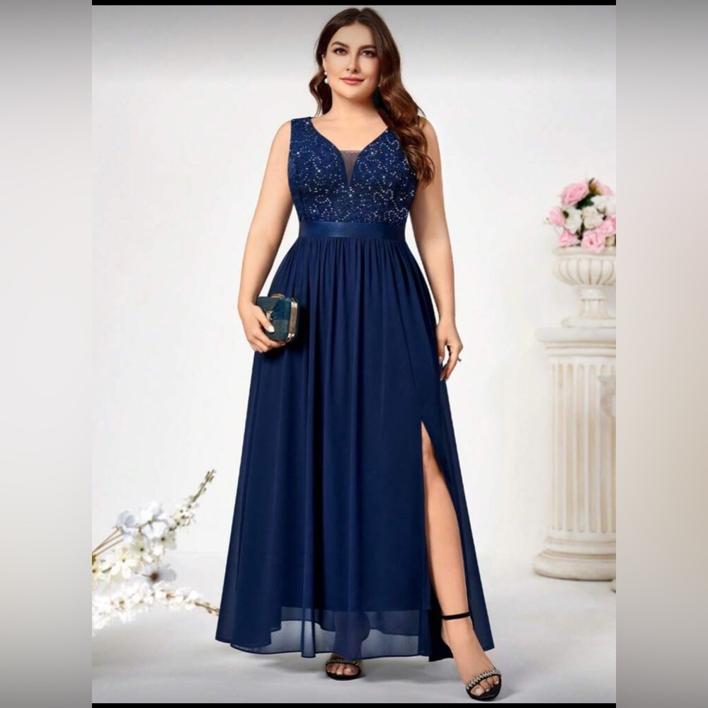 Elegant Navy Blue Evening Gown